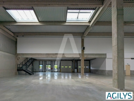 Activités / entrepôts à louer – ELANCOURT (78990) – 1