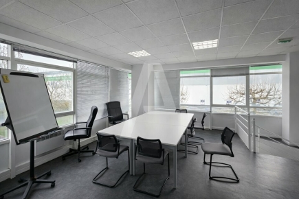 Activités / entrepôts à louer – BOIS D'ARCY (78390) – 2