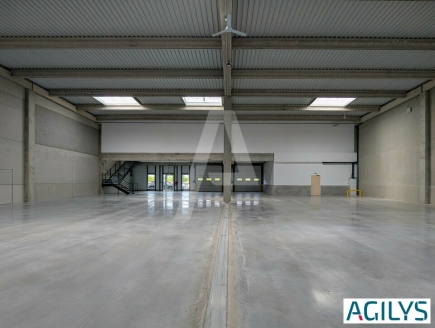 Activités / entrepôts à louer – ELANCOURT (78990) – 3