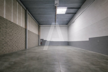 Activités / entrepôts à louer – BOIS D'ARCY (78390) – 1