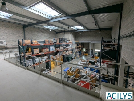 Activités / entrepôts à louer – MAGNY-LES-HAMEAUX (78114) – 2