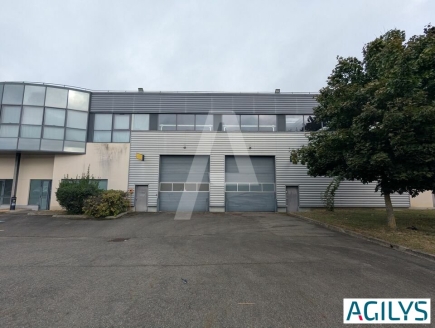 Activités / entrepôts à louer – MAGNY-LES-HAMEAUX (78114) – 1