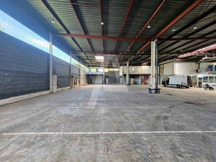 Activités / entrepôts à louer – BUC (78530) – 2