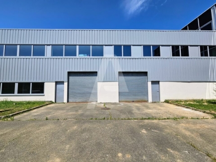 Activités / entrepôts à louer – BUC (78530) – 1