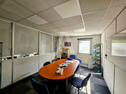Activités / entrepôts à louer – BUC (78530) – 3