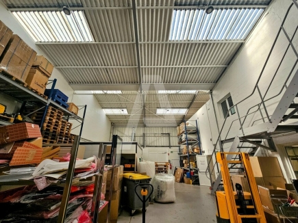 Activités / entrepôts à louer – BUC (78530) – 1