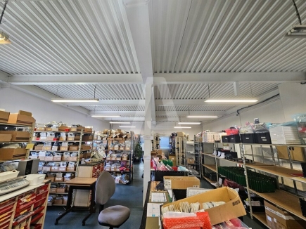 Activités / entrepôts à louer – BUC (78530) – 5