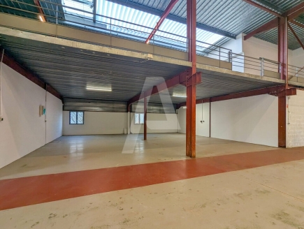 Activités / entrepôts à louer – COIGNIÈRES (78310) – 2