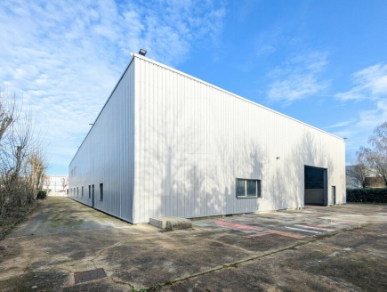 Activités / entrepôts à louer – COIGNIÈRES (78310) – 1