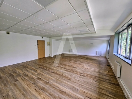 Bureaux à louer – VOISINS-LE-BRETONNEUX (78960) – 2