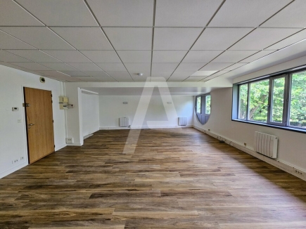 Bureaux à louer – VOISINS-LE-BRETONNEUX (78960) – 1
