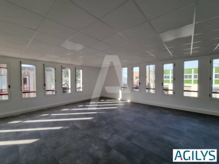 Bureaux à louer – LES ULIS (91140) – 2