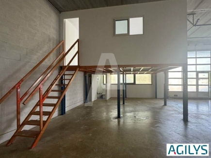 Activités / entrepôts à vendre – VILLEJUST (91140) – 1