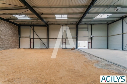 Activités / entrepôts à louer – SAINT PIERRE DU PERRAY (91280) – 2