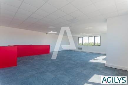 Activités / entrepôts à louer – SAINT PIERRE DU PERRAY (91280) – 2