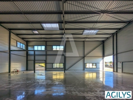 Activités / entrepôts à vendre – OLLAINVILLE (91290) – 1