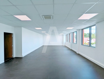 Activités / entrepôts à louer – VILLEBON SUR YVETTE (91140) – 1