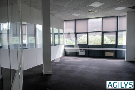 Activités / entrepôts à louer – VILLEBON-SUR-YVETTE (91140) – 2