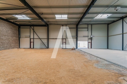 Activités / entrepôts à vendre – SAINT-PIERRE-DU-PERRAY (91280) – 2