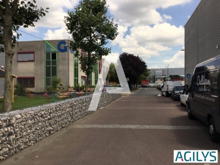 Activités / entrepôts à louer – IVRY SUR SEINE (94200) – 2