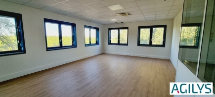 Activités / entrepôts à louer – FRESNES (94260) – 5