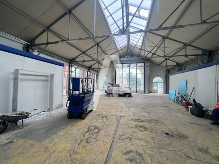 Activités / entrepôts à louer – IVRY SUR SEINE (94200) – 2