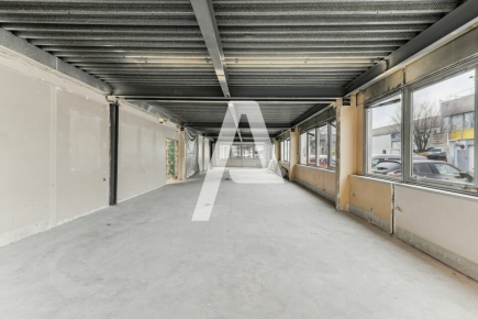 Activités / entrepôts à louer – IVRY SUR SEINE (94200) – 1