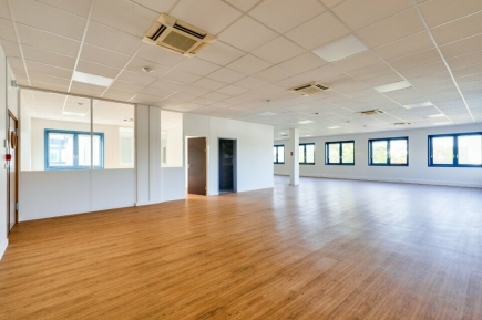 Activités / entrepôts à louer – FRESNES (94260) – 1