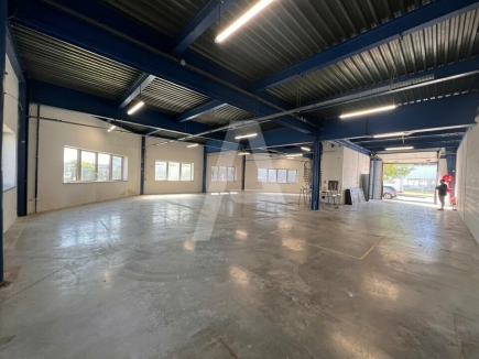 Activités / entrepôts à louer – IVRY SUR SEINE (94200) – 1