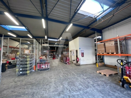 Activités / entrepôts à louer – IVRY SUR SEINE (94200) – 3