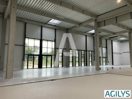Activités / entrepôts à louer – SUCY-EN-BRIE (94370) – 1