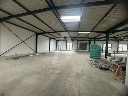 Activités / entrepôts à louer – IVRY SUR SEINE (94200) – 2