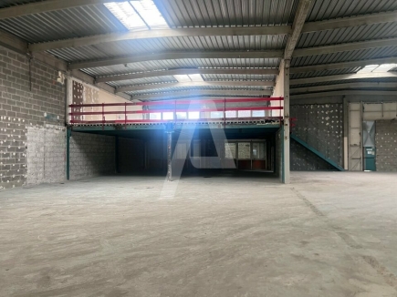 Activités / entrepôts à louer – IVRY SUR SEINE (94200) – 1