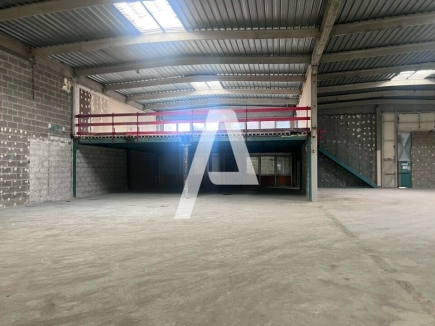 Activités / entrepôts à louer – IVRY SUR SEINE (94200) – 2