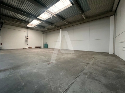 Activités / entrepôts à louer – IVRY SUR SEINE (94200) – 1