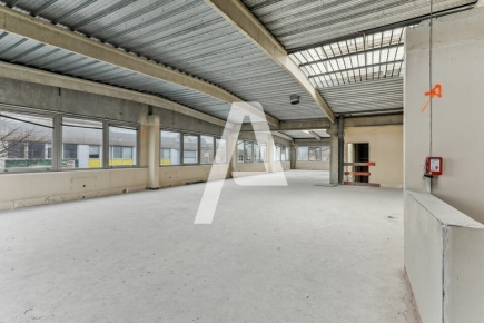 Activités / entrepôts à louer – IVRY SUR SEINE (94200) – 2