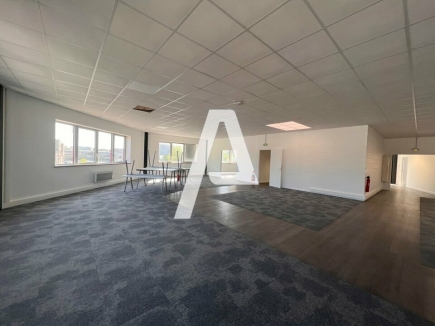 Activités / entrepôts à louer – IVRY SUR SEINE (94200) – 1