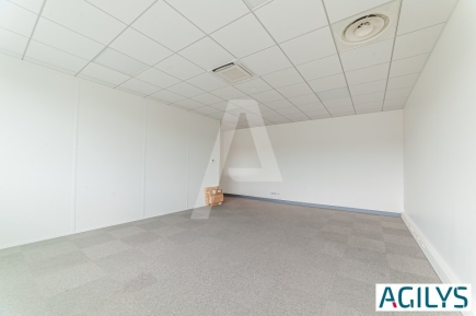Activités / entrepôts à louer – SUCY EN BRIE (94880) – 1