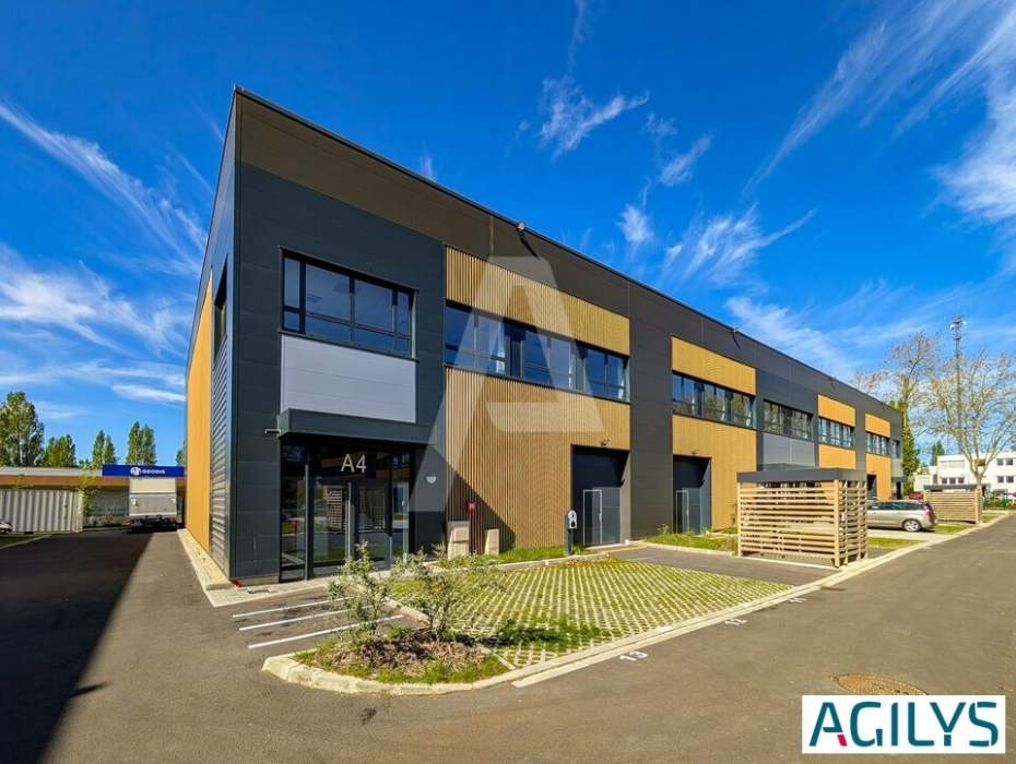 Activités / entrepôts à louer – TRAPPES (78190) – 1