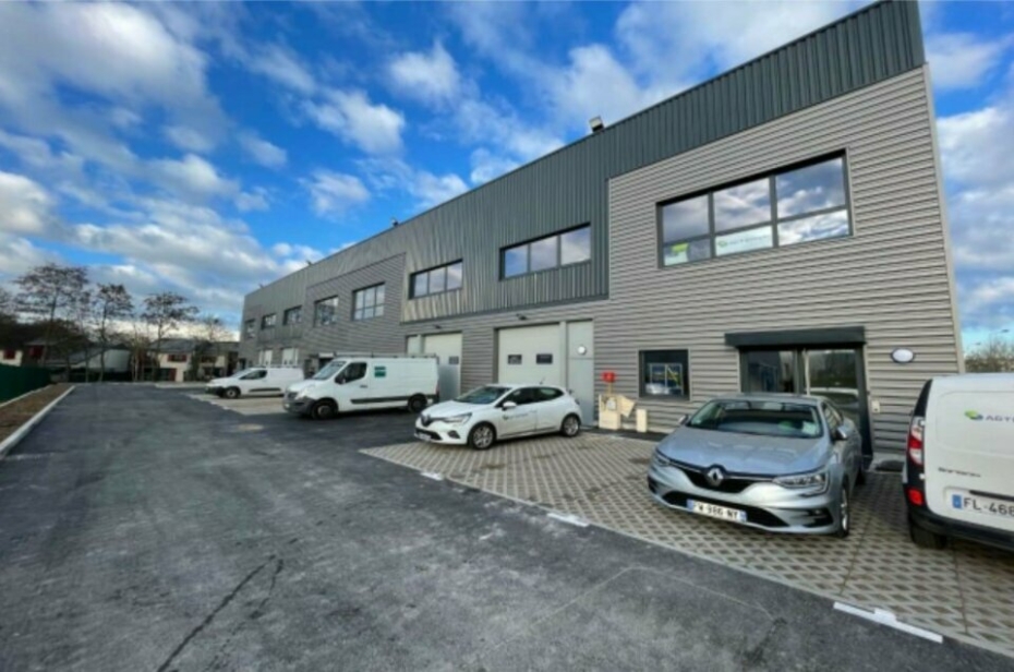 Activités / entrepôts à louer – AUBERGENVILLE (78410) – 1