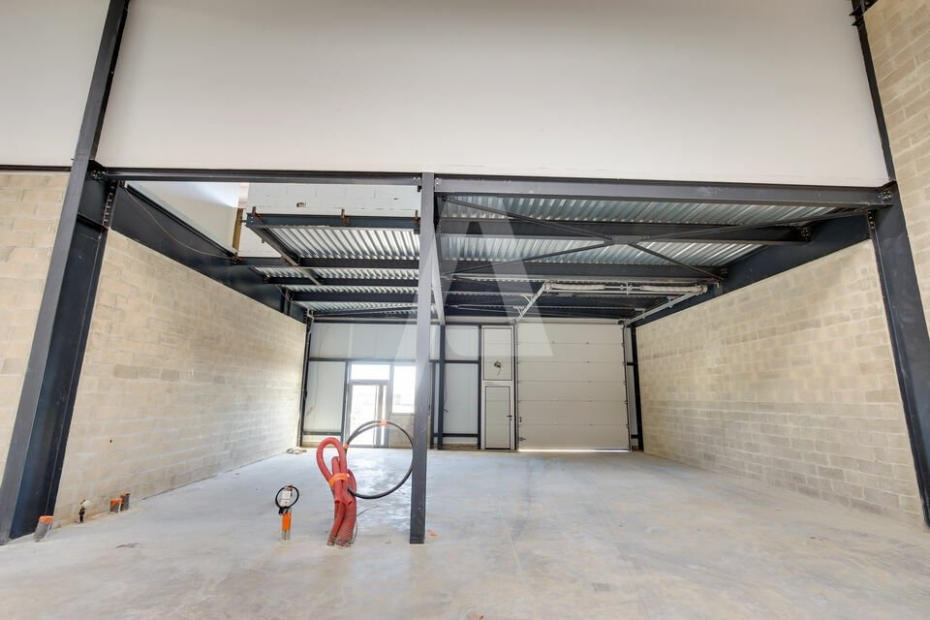 Activités / entrepôts à vendre – BAILLY ROMAINVILLIERS (77700) – 1