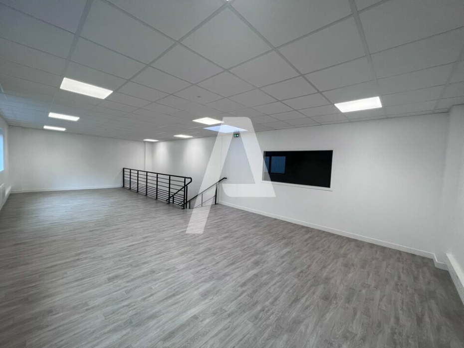 Activités / entrepôts à louer – BUSSY SAINT GEORGES (77600) – 1