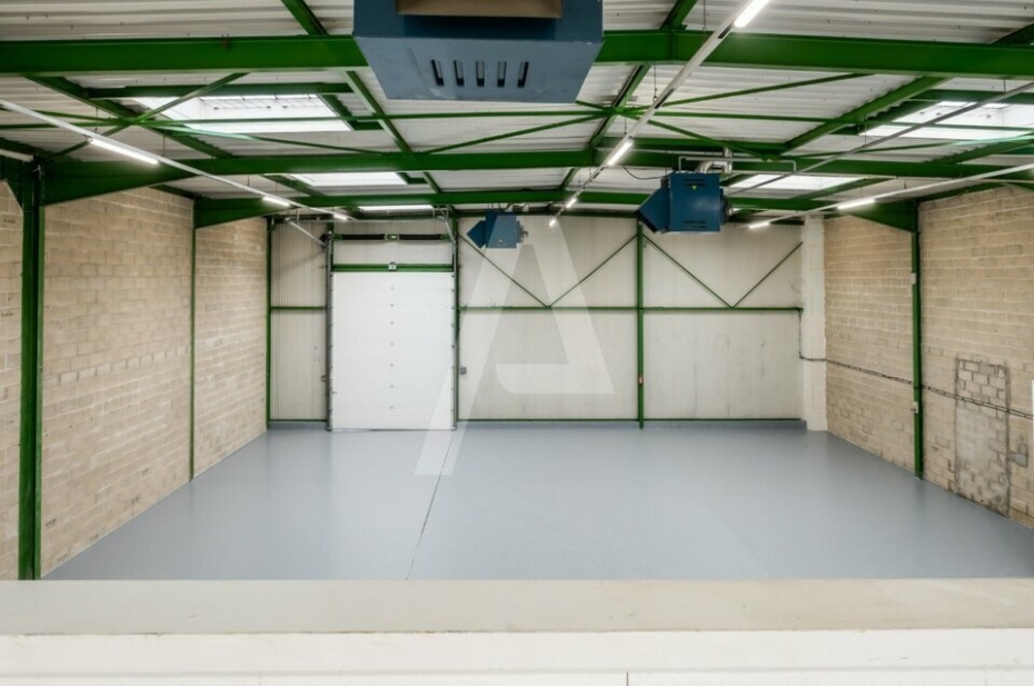 Activités / entrepôts à louer – SAINT-THIBAULT-DES-VIGNES (77400) – 1