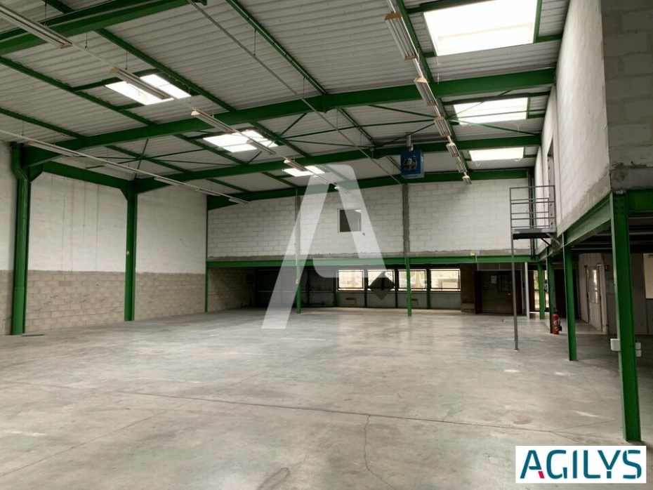 Activités / entrepôts à louer – SAINT-THIBAULT-DES-VIGNES (77400) – 1