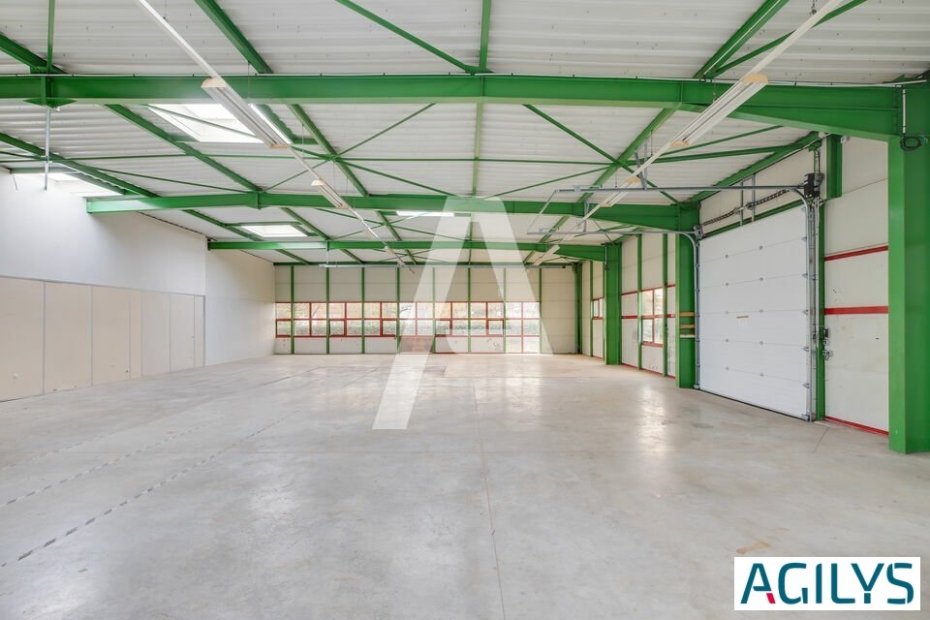 Activités / entrepôts à louer – SAINT-THIBAULT-DES-VIGNES (77400) – 1