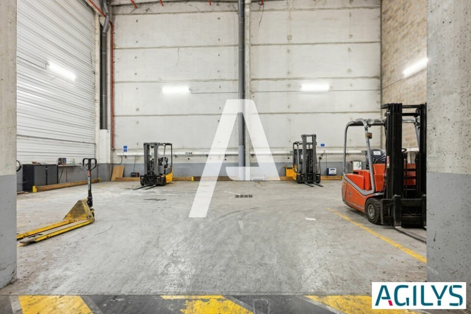 Activités / entrepôts à louer – ROISSY EN BRIE (77680) – 1