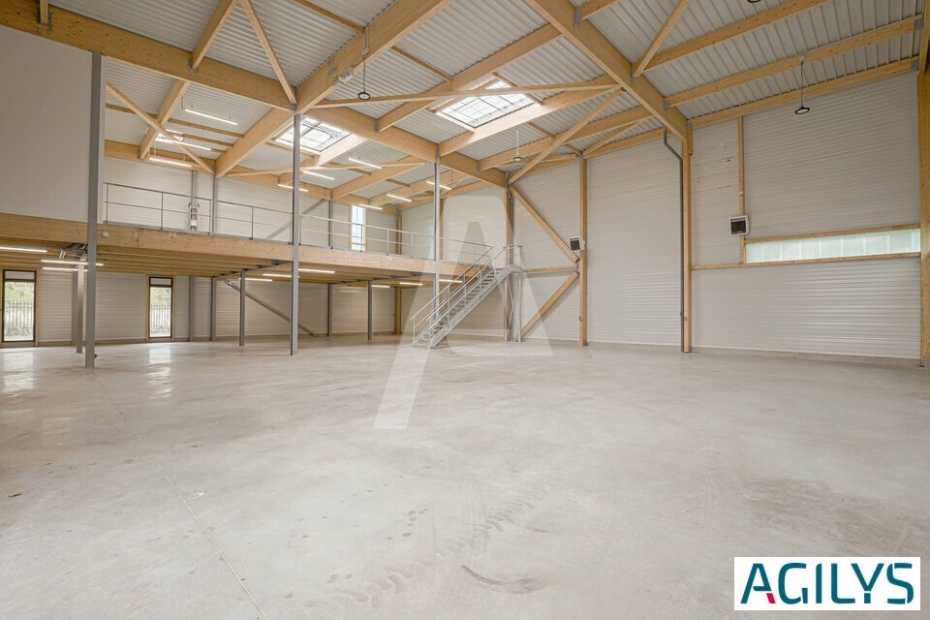 Activités / entrepôts à louer – CHANTELOUP EN BRIE (77600) – 1