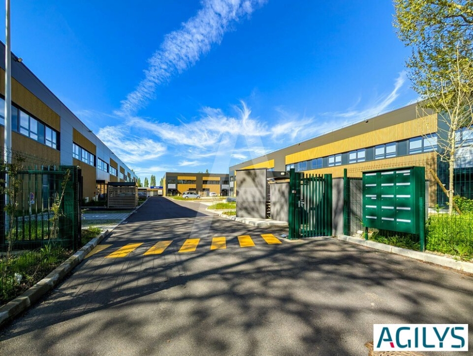 Activités / entrepôts à louer – TRAPPES (78190) – 1