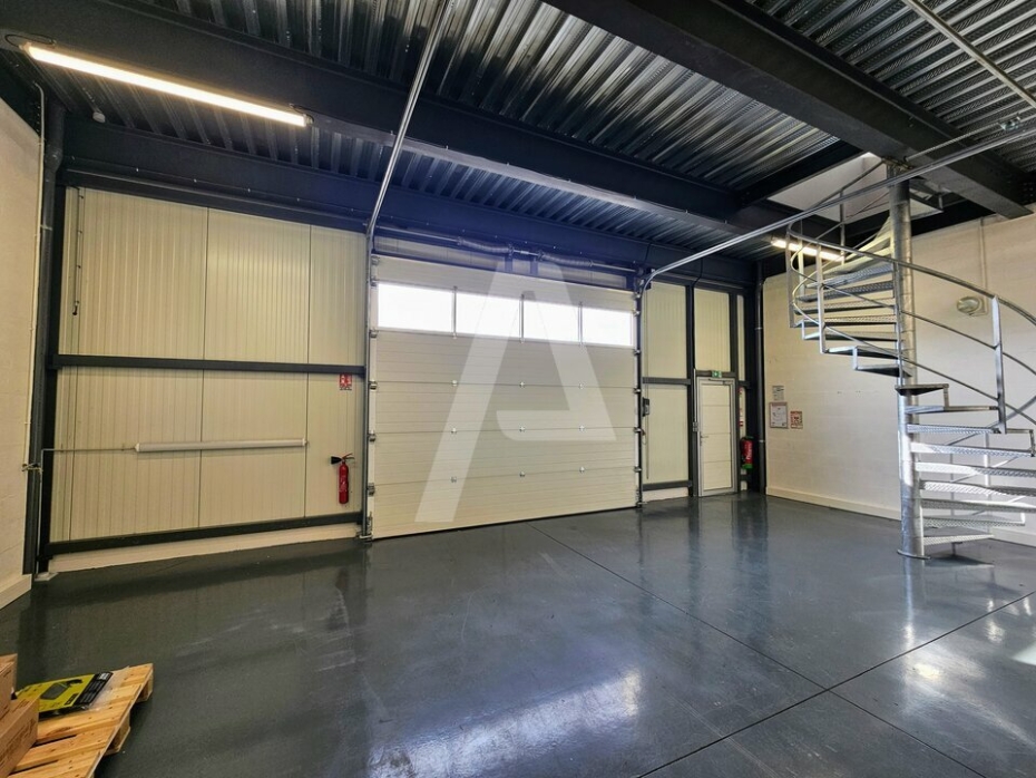 Activités / entrepôts à louer – BOIS-D'ARCY (78390) – 1