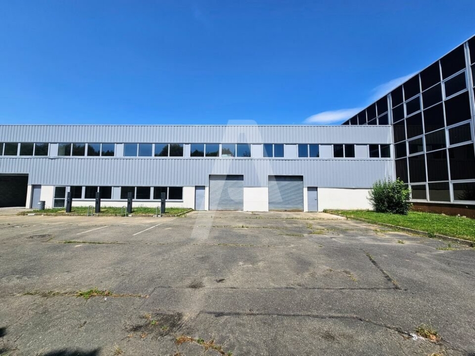 Activités / entrepôts à louer – BUC (78530) – 1